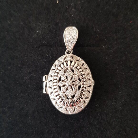 Sterling silver cubic zirconia locket - Picture 1 of 4